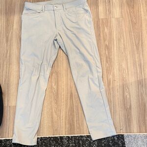 lululemon athletica Men's Chinos in Light Gray